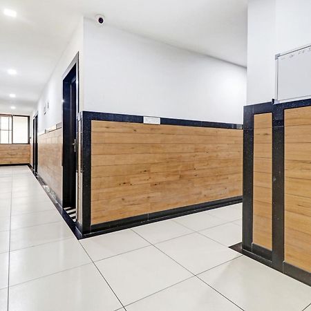 Oyo Townhouse 595 Majestic Inn Kochi Kültér fotó
