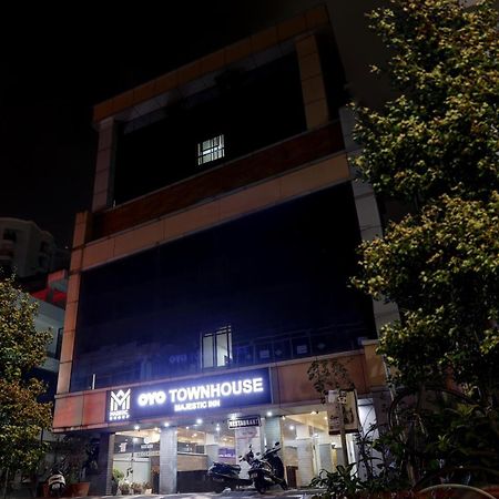 Oyo Townhouse 595 Majestic Inn Kochi Kültér fotó