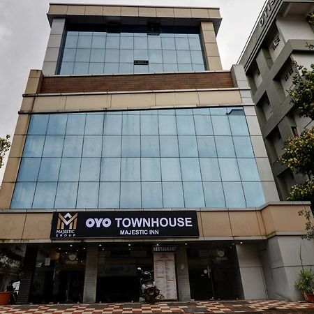Oyo Townhouse 595 Majestic Inn Kochi Kültér fotó