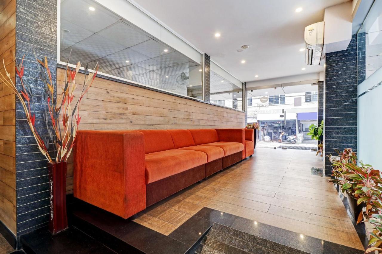 Oyo Townhouse 595 Majestic Inn Kochi Kültér fotó