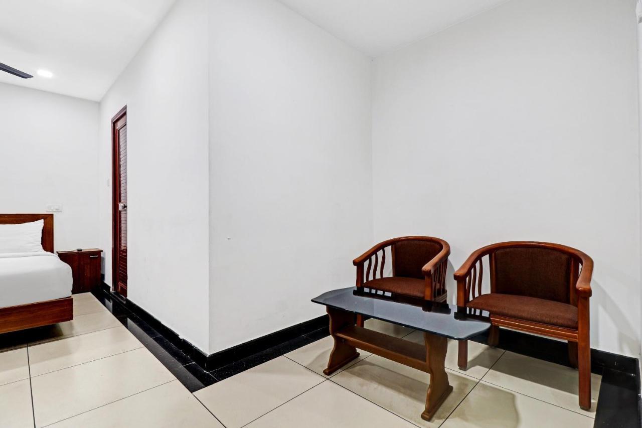 Oyo Townhouse 595 Majestic Inn Kochi Kültér fotó