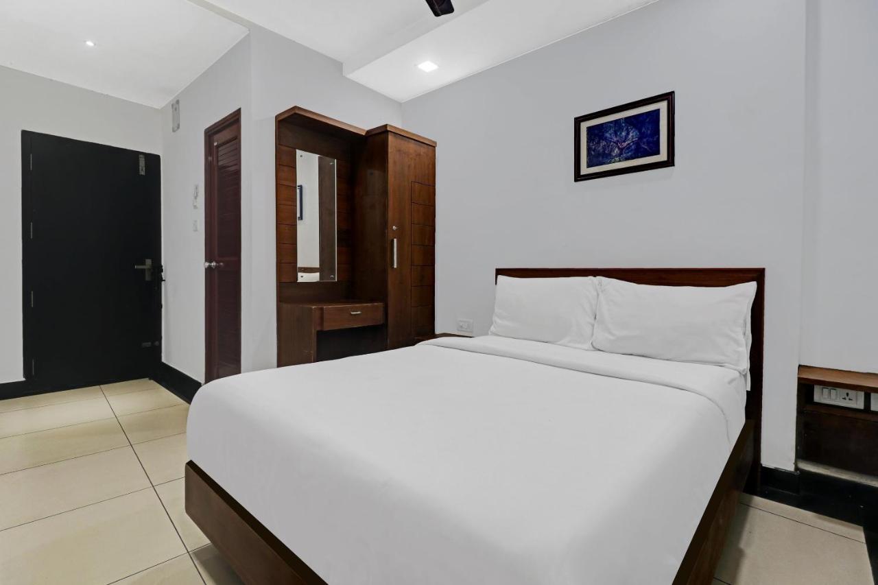 Oyo Townhouse 595 Majestic Inn Kochi Kültér fotó