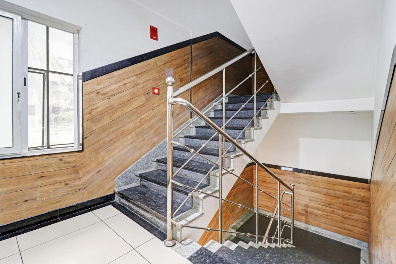 Oyo Townhouse 595 Majestic Inn Kochi Kültér fotó