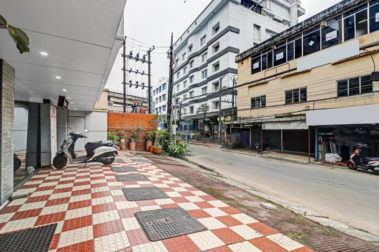 Oyo Townhouse 595 Majestic Inn Kochi Kültér fotó