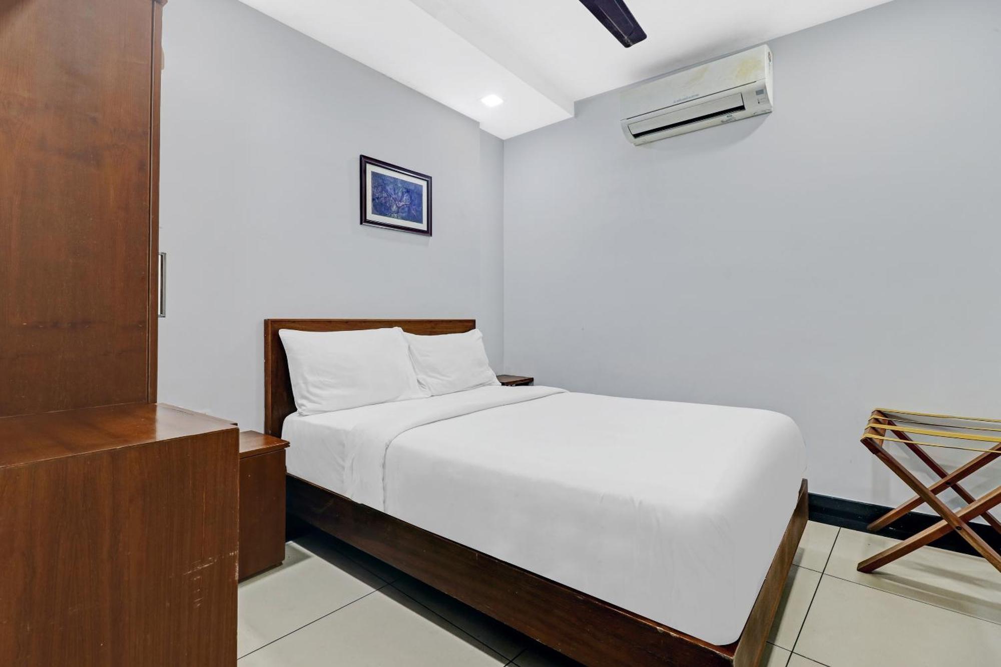 Oyo Townhouse 595 Majestic Inn Kochi Kültér fotó