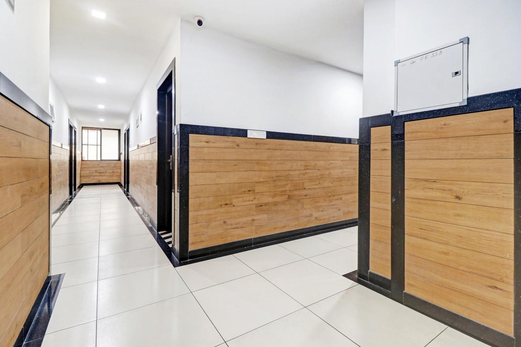 Oyo Townhouse 595 Majestic Inn Kochi Kültér fotó
