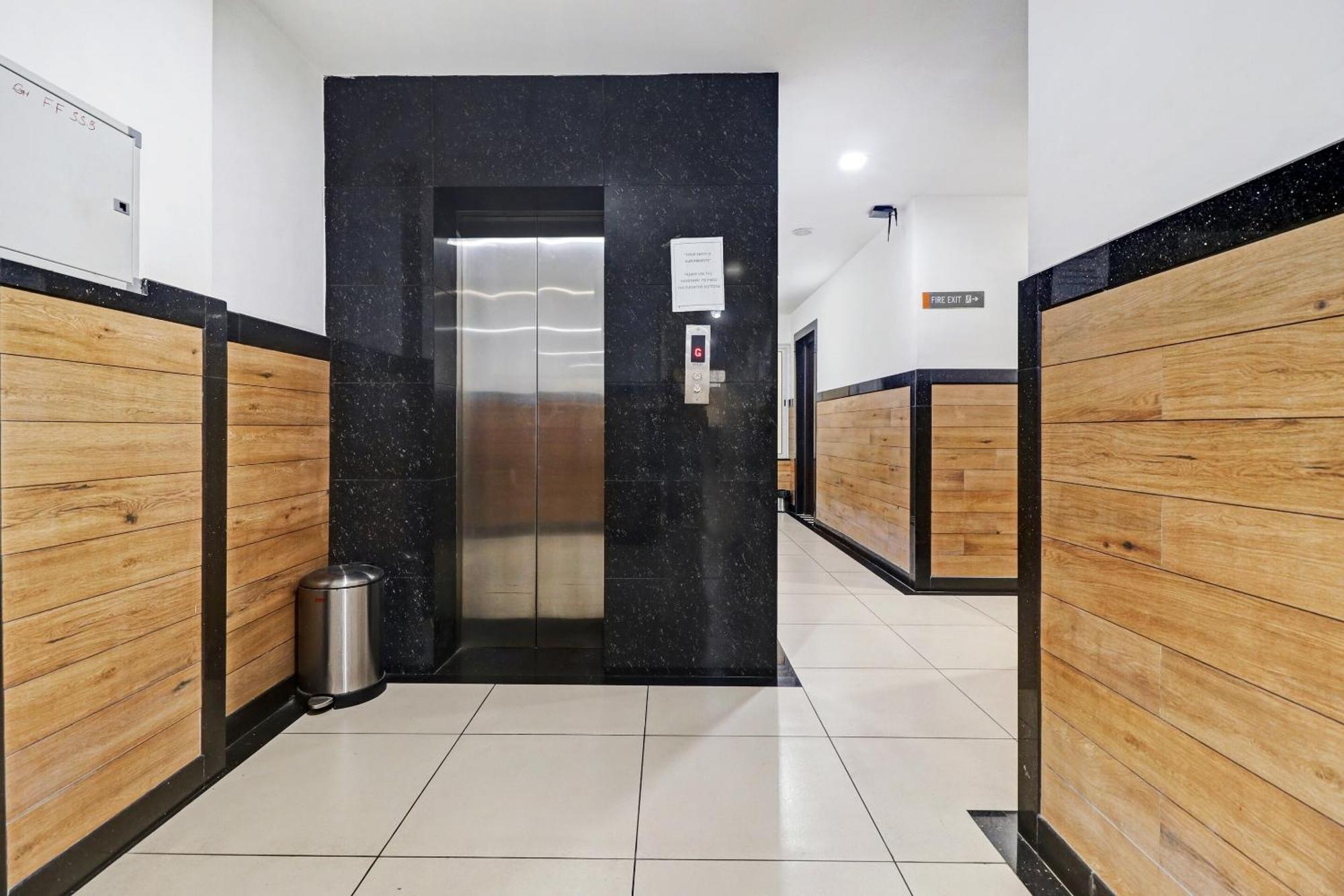 Oyo Townhouse 595 Majestic Inn Kochi Kültér fotó