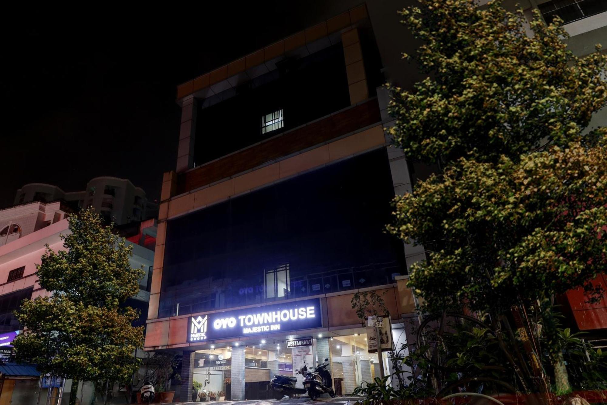 Oyo Townhouse 595 Majestic Inn Kochi Kültér fotó