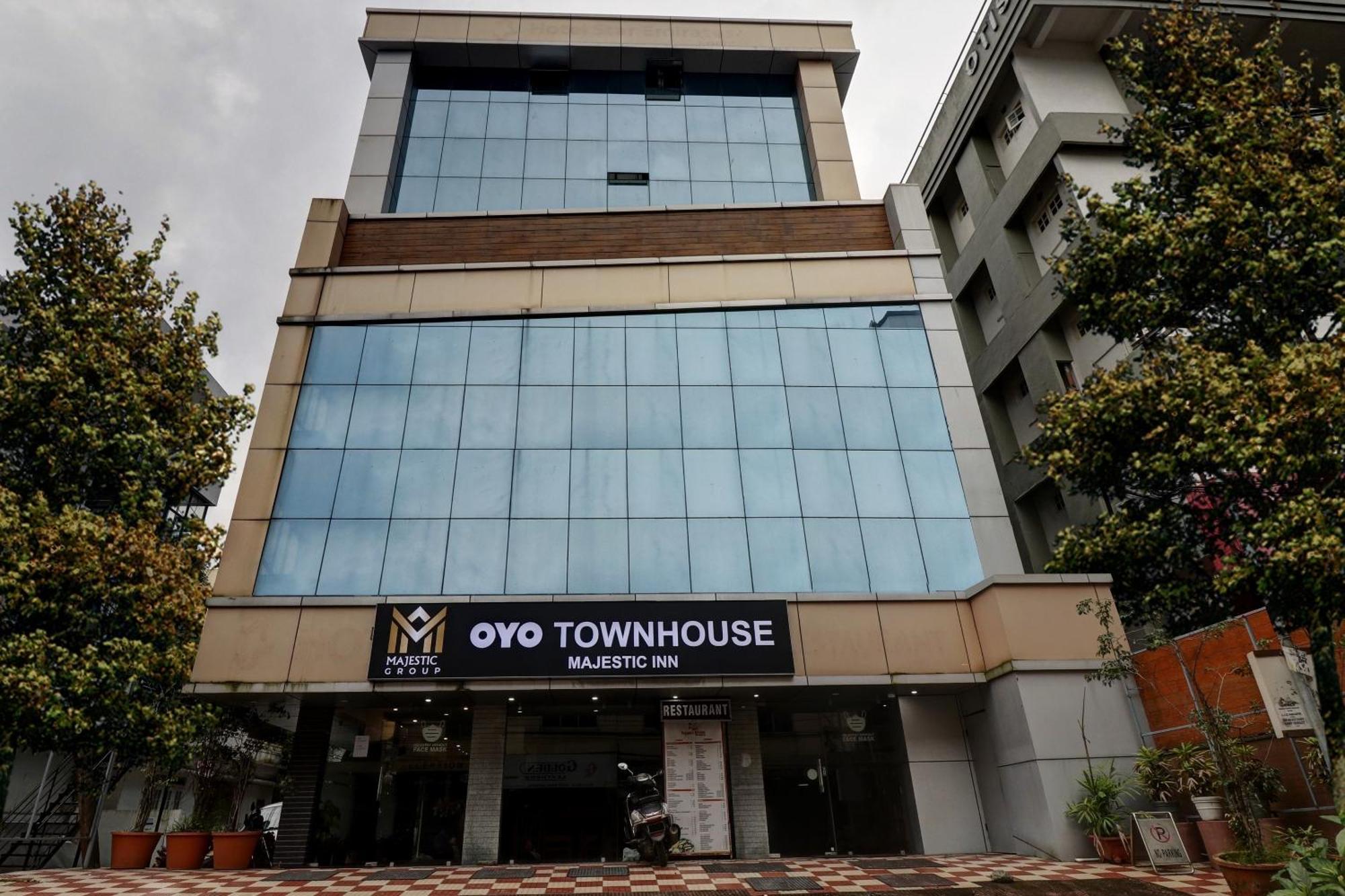 Oyo Townhouse 595 Majestic Inn Kochi Kültér fotó